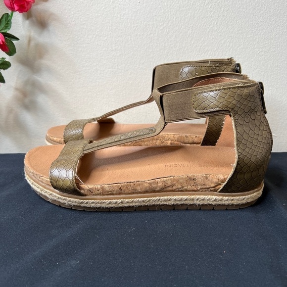 🌹 Adrienne Vittadini Green Brown Snakeskin Reptile Sandals 7.5 Platform Patrice - Picture 1 of 13